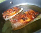Foto langkah ke 5 dari resep Ayam Goreng bumbu korea Bungkus kertas.
