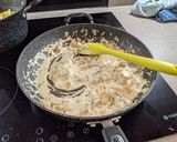 A picture of step 6 of Creamy mushroom pasta.
