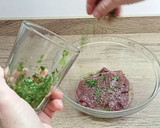 Foto del paso 1 de la receta: Hígado empanado a la ajillo