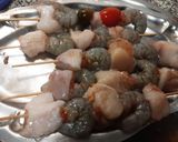 Foto del paso 3 de la receta: Brochetas de rape, vieiras y langostinos