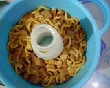 Foto langkah ke 4 dari resep Donat Indomie.