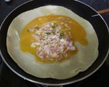 A picture of step 3 of Egg Paratha.