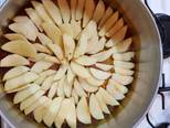 Foto del paso 10 de la receta Torta de manzana invertida con bizcochuelo simple (tipo vainillas)