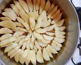Foto del paso 10 de la receta: Torta de manzana invertida con bizcochuelo simple (tipo vainillas)