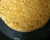 A picture of step 3 of Maggi Pizza.