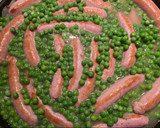 Foto del paso 4 de la receta: Longaniza fresca con cebolla, jamón y guisantes