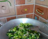 Foto langkah ke 3 dari resep Tongkol goreng cabe ijo.