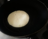 Foto del paso 5 de la receta: Arepa🍘 de queso🧀 con hamburguesa de lentejas y salteado de acelgas🌿