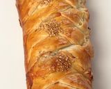 Une image de l'étape 3 de Tresse feuilletée 3 fromages / jambon de parme / tomates / basilic.