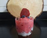 A picture of step 4 of Red velvet ice cream strawberry sundae.