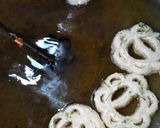Foto langkah ke 6 dari resep Kembang goyang gurih dan renyah anti gagal #BikinRamadanBerkesan.