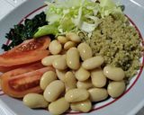 Foto del paso 5 de la receta: Ensalada vegana superpoderosa -quinoa, alubias y vegetales- 🥙:)
