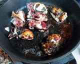 Foto del paso 6 de la receta: Chocos torrados a la plancha con fondo de lechuga y cebolletas