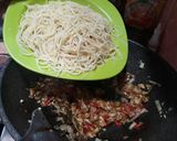Foto langkah ke 5 dari resep Spaghetti Ayam Pedas.