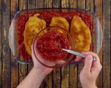 Une image de l'étape 3 de Escalopes farcies sur un lit de sauce tomate.