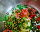A picture of step 1 of Masala Bhel.