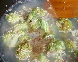 A picture of step 3 of Broccoli with Sesame Seeds Soup.