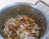 A picture of step 6 of Qeema Pyaz.