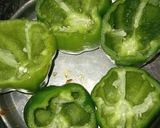 भरवाँ शिमला मिर्च की सब्जी (bharwa shimla mirch ki sabzi recipe in Hindi) रेसिपी चरण 1 फोटो