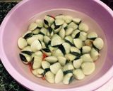 Hình bước làm 1 của món Canh Nghêu rau muống