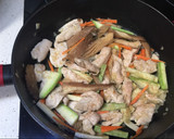 Foto del paso 1 de la receta: Fusilli bucati con setas, verduras y pollo
