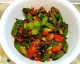 A picture of step 3 of Lahsuni Bhindi or Garlic Okra.