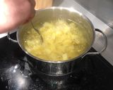 A picture of step 4 of Mashed potatoes (sided with tomato eggs) 🥔.