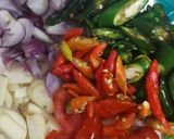 Foto langkah ke 1 dari resep Oseng usus lombok ijo.