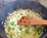 Foto del paso 4 de la receta: Garbanzos con judías, habas y jamón