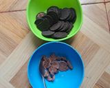 A picture of step 1 of How to make Oreo Swiss Roll.