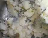 A picture of step 2 of Sev puri.