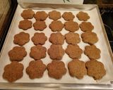 Foto del passaggio 5 della ricetta Biscotti con noci e cioccolato