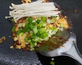 Gambar langkah 5 resipi Ramen Noodles Stir Fry.