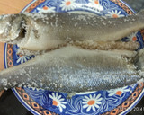 Foto del paso 8 de la receta: Lubina a la sal con patatas al vino blanco