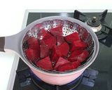 Hình bước làm 2 của món Sinh tố củ dền