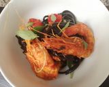 Une image de l'étape 5 de Gambas spaguetti a l'encre de seiche legumes d'été 🦐.