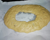 Foto del paso 3 de la receta: Roscón de reyes con masa madre y pasas