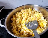Hình bước làm 2 của món Cơm chiên trứng