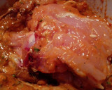 Foto del paso 3 de la receta: Pollo con mojo rojo y mezcla de hierbas!!
