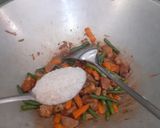 Foto langkah ke 4 dari resep 21. Oseng wortel, kacang panjang dan bakso.
