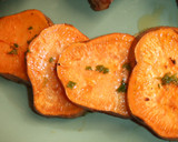 Foto del paso 2 de la receta: Batatas asadas al aceite de lima