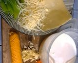 Foto langkah ke 1 dari resep Mie Kuah Susu.