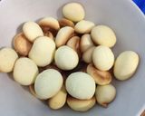 Foto langkah ke 5 dari resep Egg biscuit.