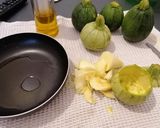 Foto del passaggio 1 della ricetta Cestini di zucchine ripieni di riso👩‍🌾