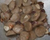 Foto langkah ke 4 dari resep Tumis sawi bakso tahu.
