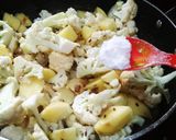 A picture of step 3 of Aloo gobhi.