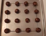Foto langkah ke 5 dari resep Cookies Coklat Kacang.