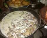 Foto del paso 5 de la receta: Pollo en salsa de hongos