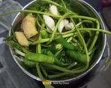 A picture of step 2 of Thai Green Curry Noodles.