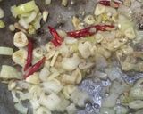 Foto langkah ke 2 dari resep Capcay Udang Sosis Telur.